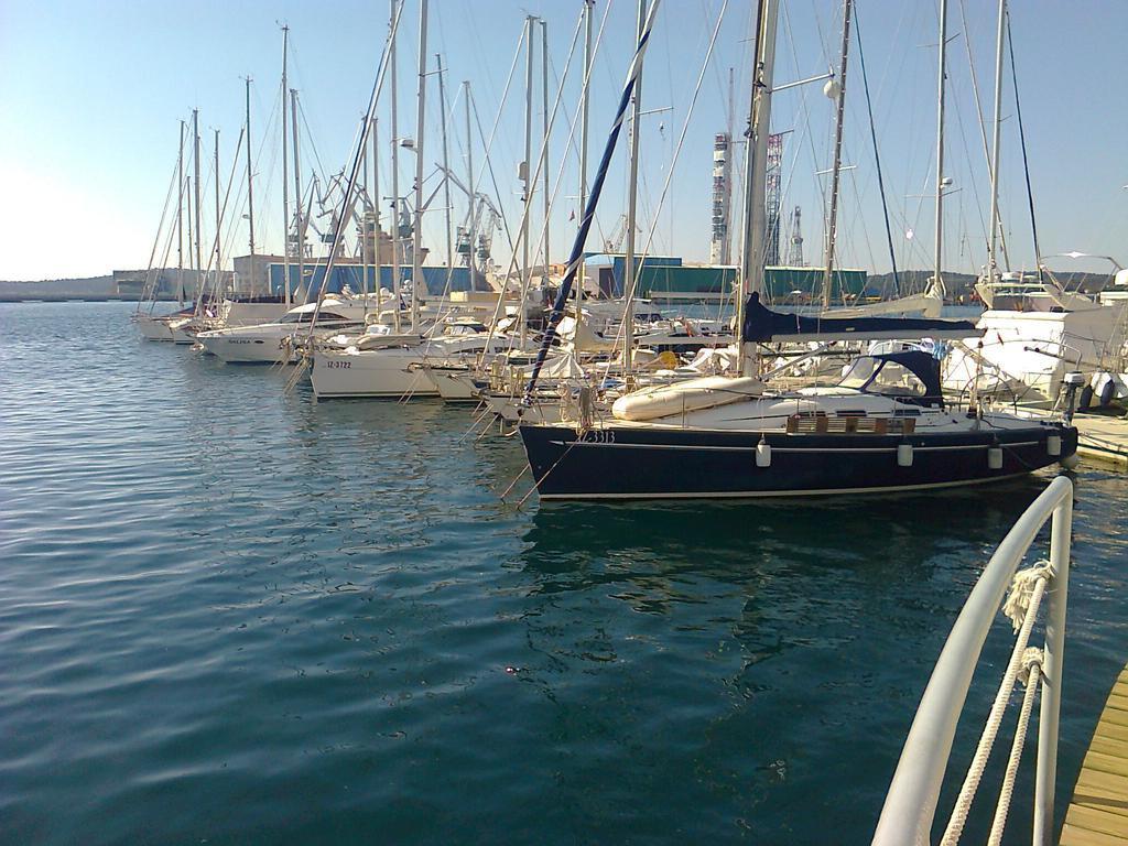 Apartment For Holidays In Pula Quarto foto